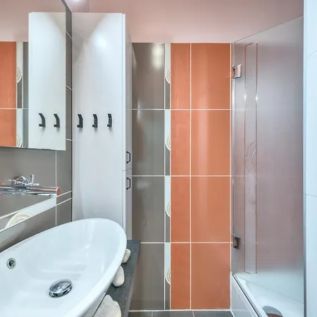 Dr - Harbor Apartment *