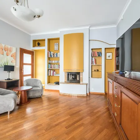 Apartment Dr - Harbor