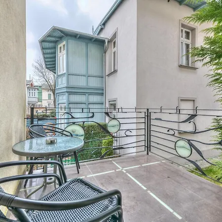 Apartment Dr - Harbor *