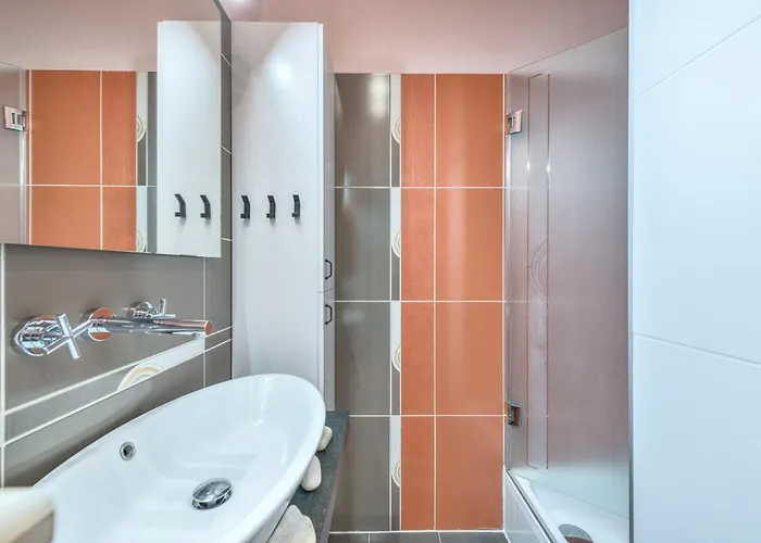 Dr - Harbor Апартаменти *